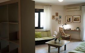 Apartment With Garden In Thessaloniki.