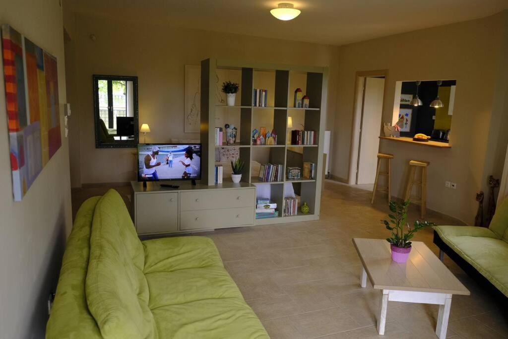 Apartment With Garden In Thessaloniki. מראה חיצוני תמונה